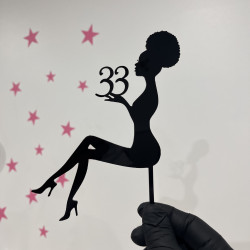 Topper cake personnalisé Modèle n°2 femme assise + âge